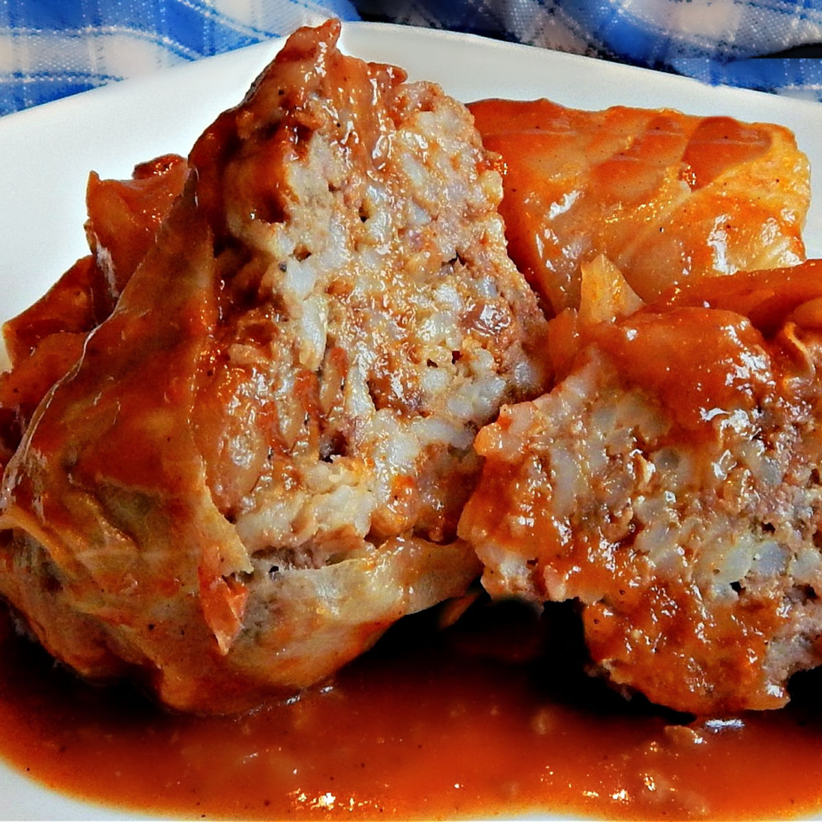stuffed cabbage rolls with sweet sour sauce