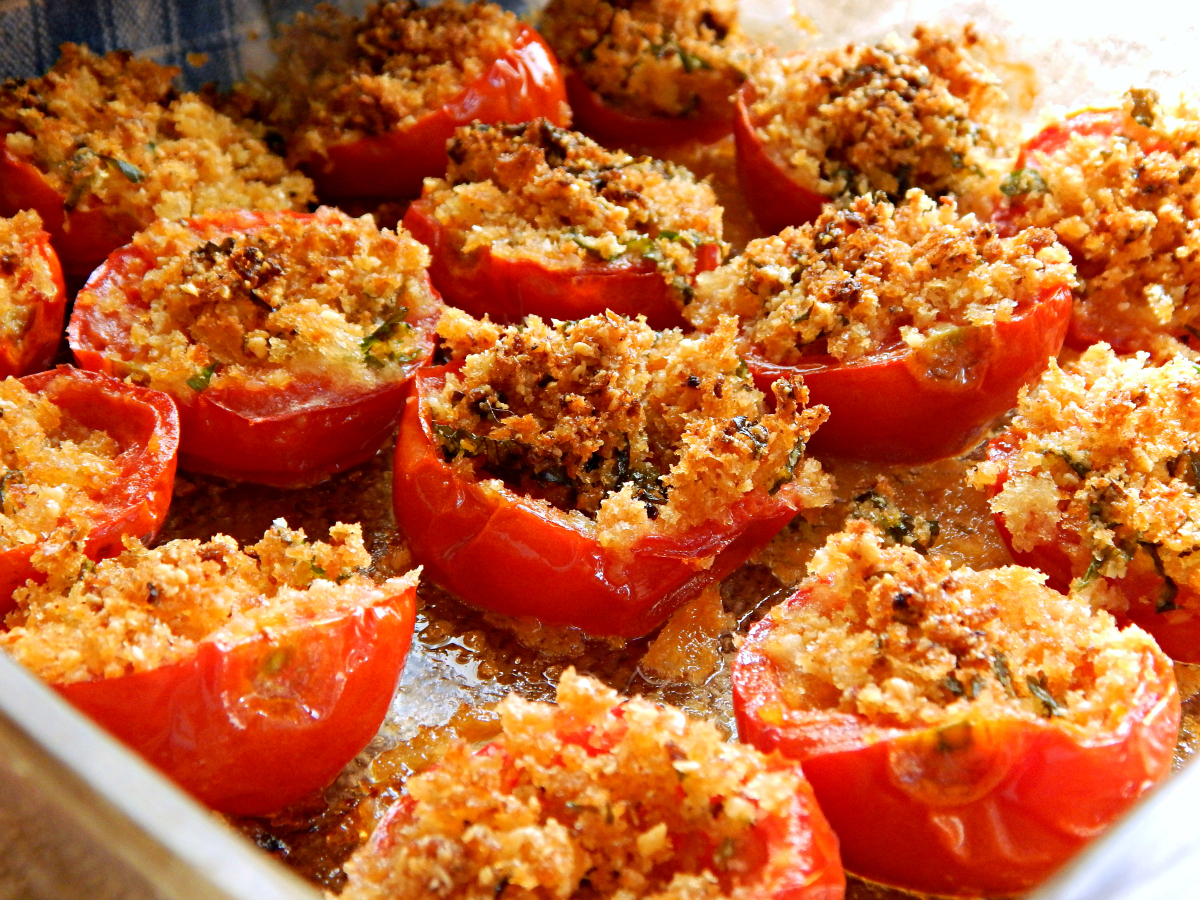 Baked Tomatoes with a Garlicky Breadcrumb Crust