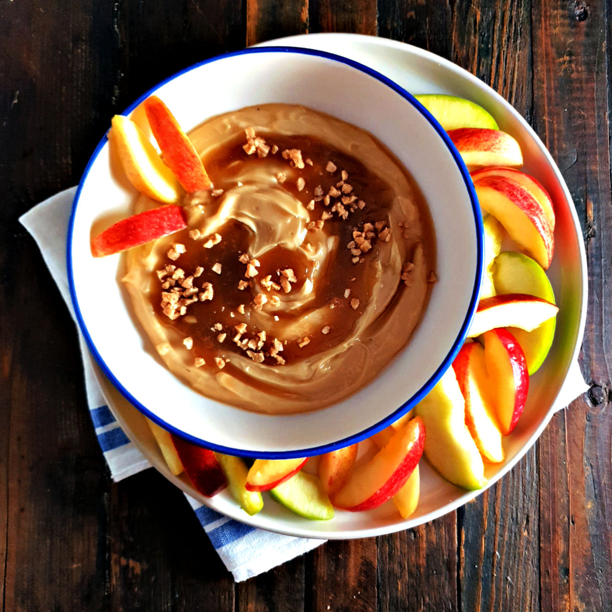 Creamy Apple Cheesecake Dip